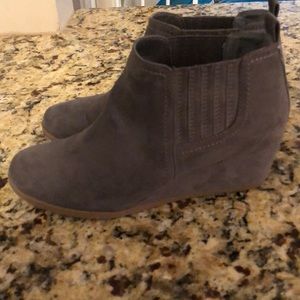 dv8 bria wedge bootie